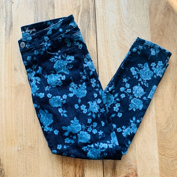 American Eagle Outfitters Denim - American eagle AEO floral printed jegging jeans size 4